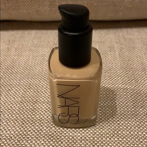 NARS Sheer Glow Foundation with pump, #6 Ceylan
